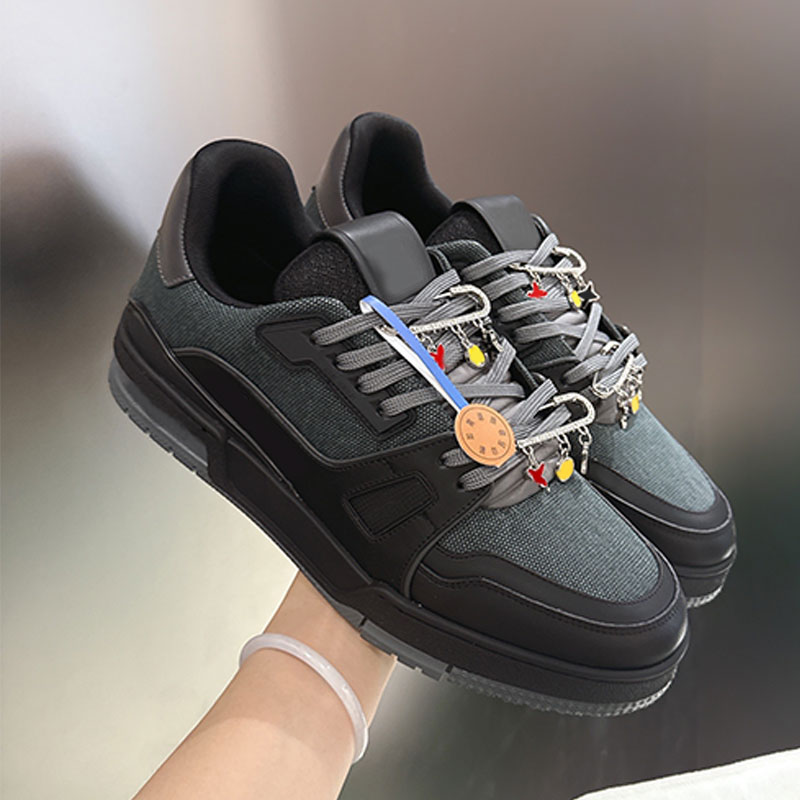 Fashionable new mens casual board shoes top designer basketball shoes black low top shoes paper clip accessories breathable mesh anti slip sole Brin