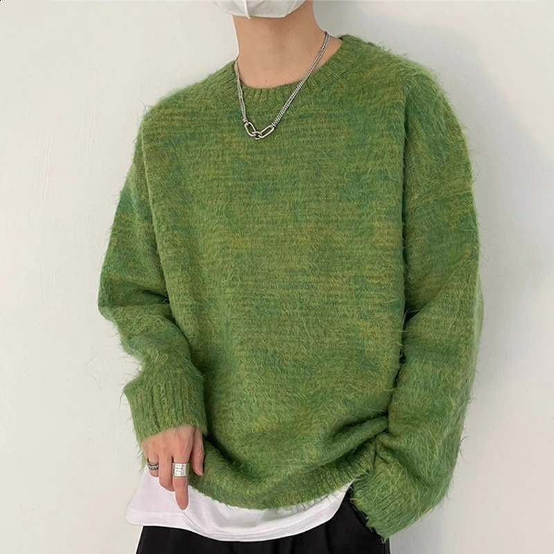 Autumn Retro Gradient Fluffy Knitted Sweaters For Men Harajuku Fashion Green Crewneck Pullovers Hip Hop Streetwear Y2K Knitwear 251204