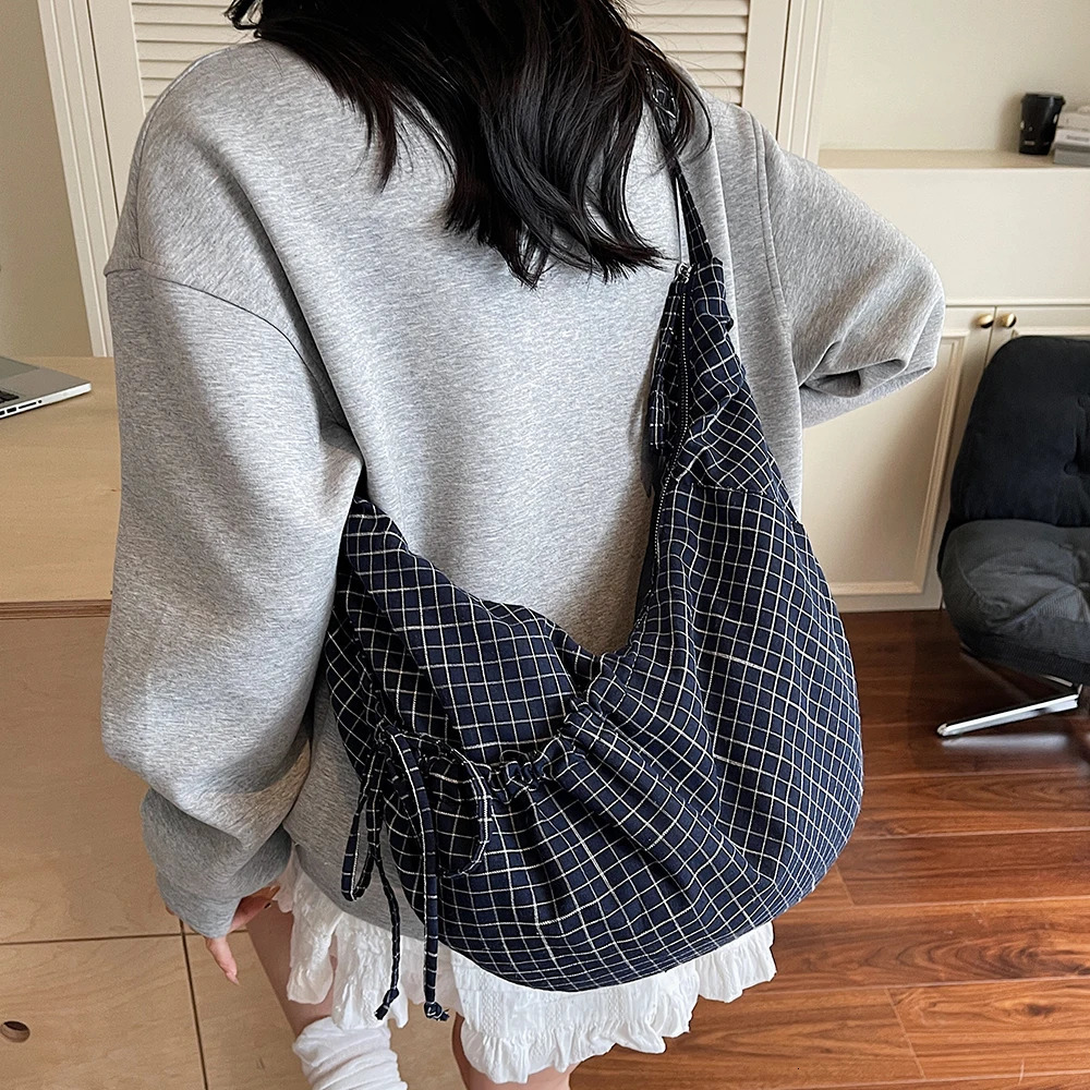 Korean Ins Lazy Style Cow Horn Bag Large Capacity Canvas Pleated Plaid Commuting Shoulder Crossbody for Women 251210