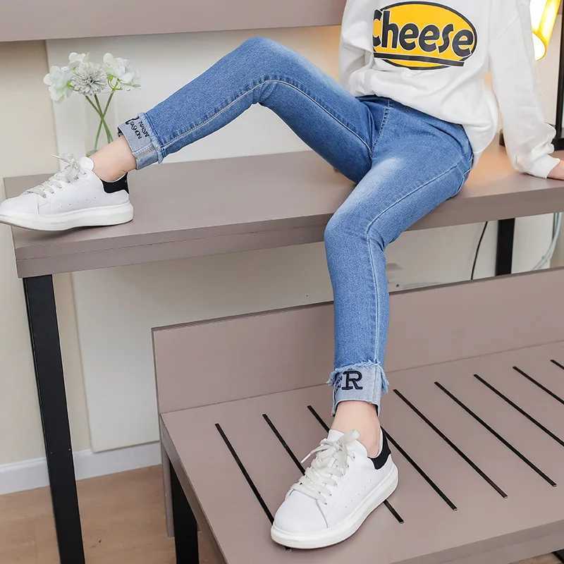 Printemps Mode Enfants Jeans Filles Trous Jeans Enfant Bébé Haute Qualité Lettre Imprimer Taille Élastique Jeans Adolescent Serré Crayon PantsT25
