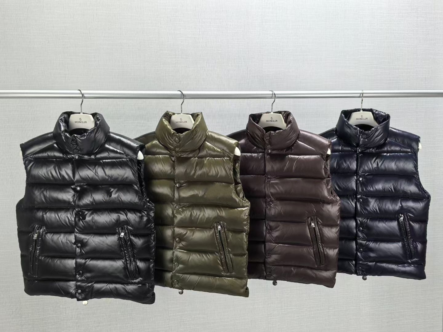 Puffer Vest Designer Vest Body Warmer Gilet Jacket Men Designer Stand Collar Zipper Embroidery White Duck Down Winter Femme Veste