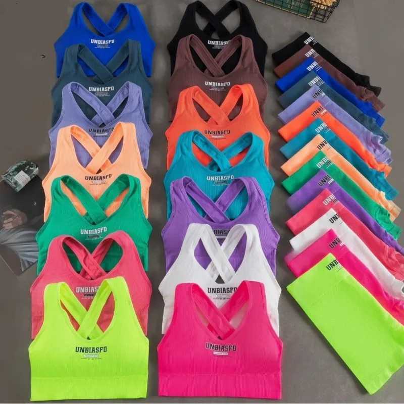 Fashionable sports yoga wear set of 2 pieces seamless vest and oversized triangular shorts for womenT251212-image-1088145614