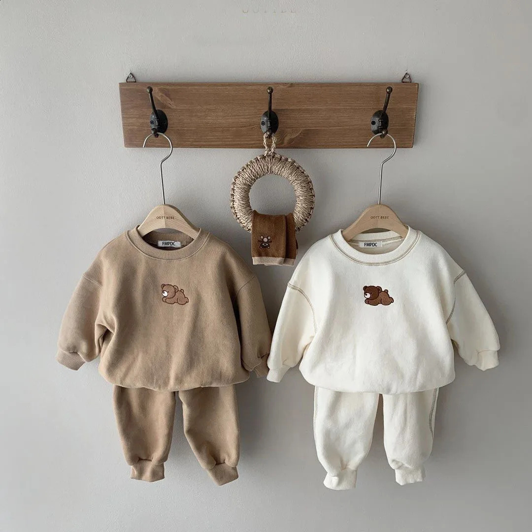 born Baby Girls Boys Solid Color Clothes Set Bear Embroidery Long Sleeve O-neck Tops Long Pants Kid Clothing Accessories 251211