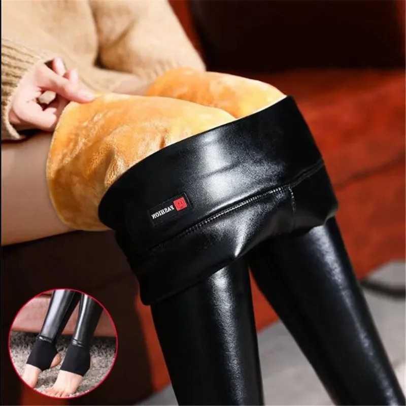 Warm and Thickened Leather Pants with Fur Lining High-Waisted PU Pants Womens Leggings for Autumn and Winter Wearable Outside251210
