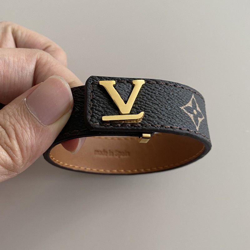 Pulsera de cuero de lujo para hombre, sello de flor a la moda, letra en V Simple, negro, regalos de cumpleaños, brazalete, joyería de mano, Navidad