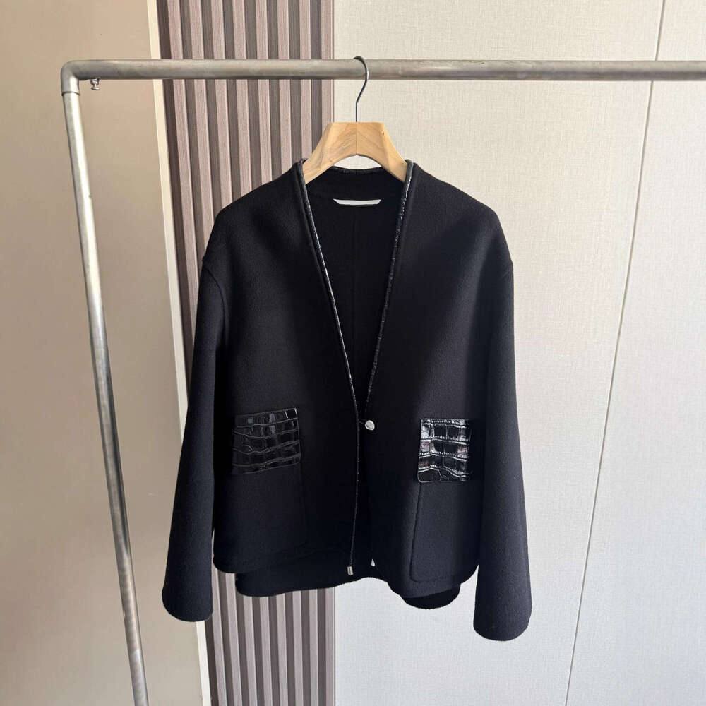 Designer H Brand Double-Sided Cashmere 2025 Autumn Winter New Crocodile Leather Trim Large V-Neck Wool Short Coat Women Woolen 7d32