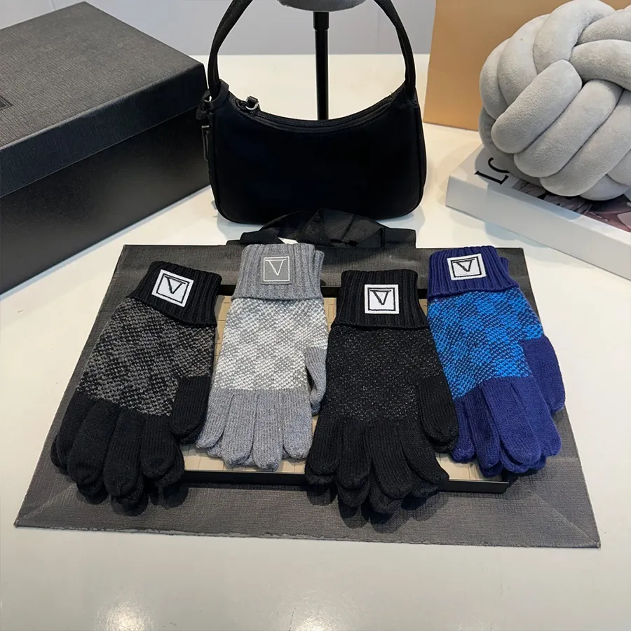 Designer Gloves Men Women Winter Autumn Knitted Gloves Letter Pattern Warm Grid Color Thick Outdoor Skiing Winter Gloves