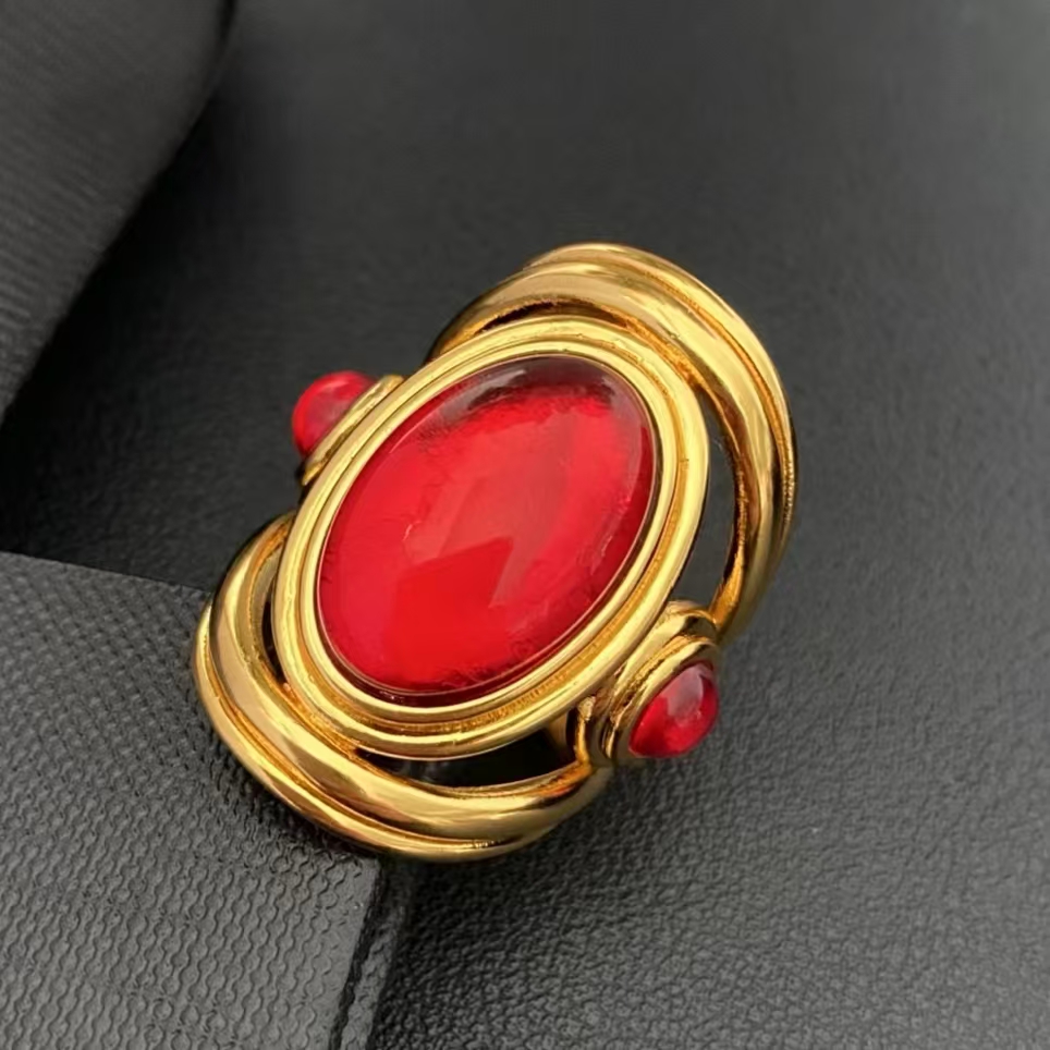 Vintage Style Women Designer Rings High Quality Yellow Gold Plated Red Resin Luxury Ring for Girls Women for Party Wedding Gift