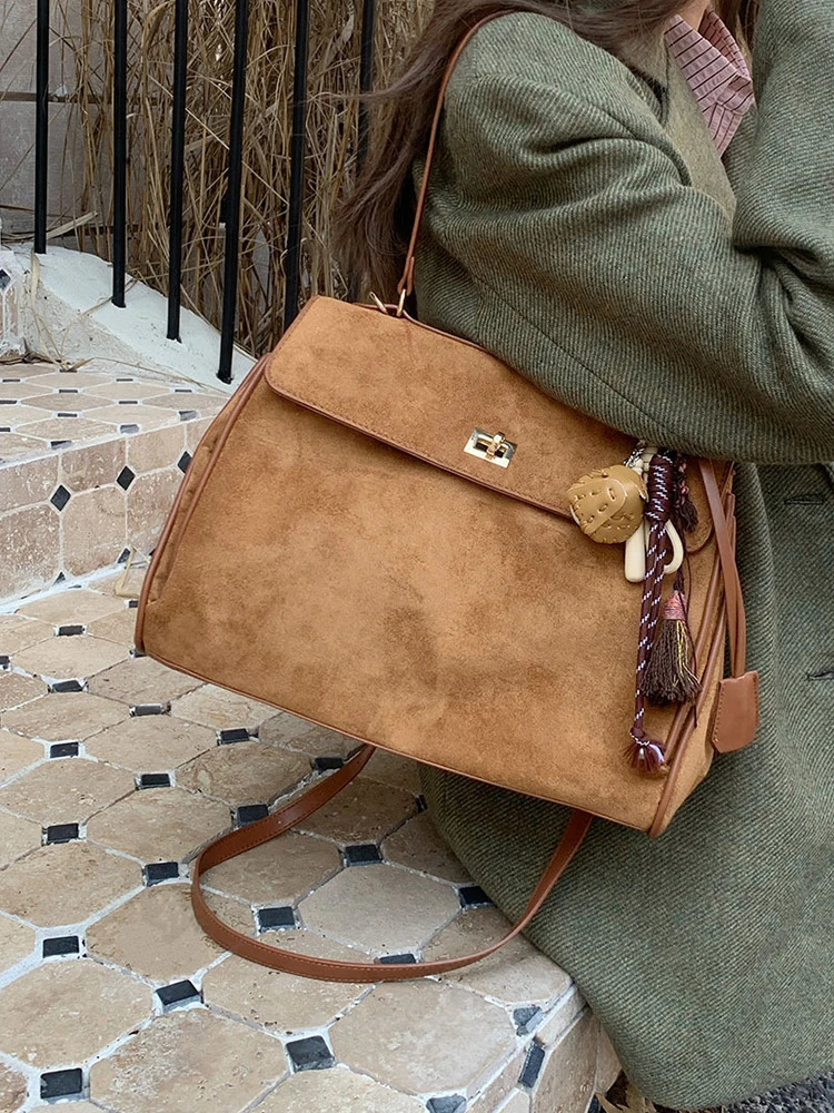 AutumnWinter Retro Crossbody Bag Large Capacity Single Shoulder Fashion Leisure Business Womens Commuting 251210