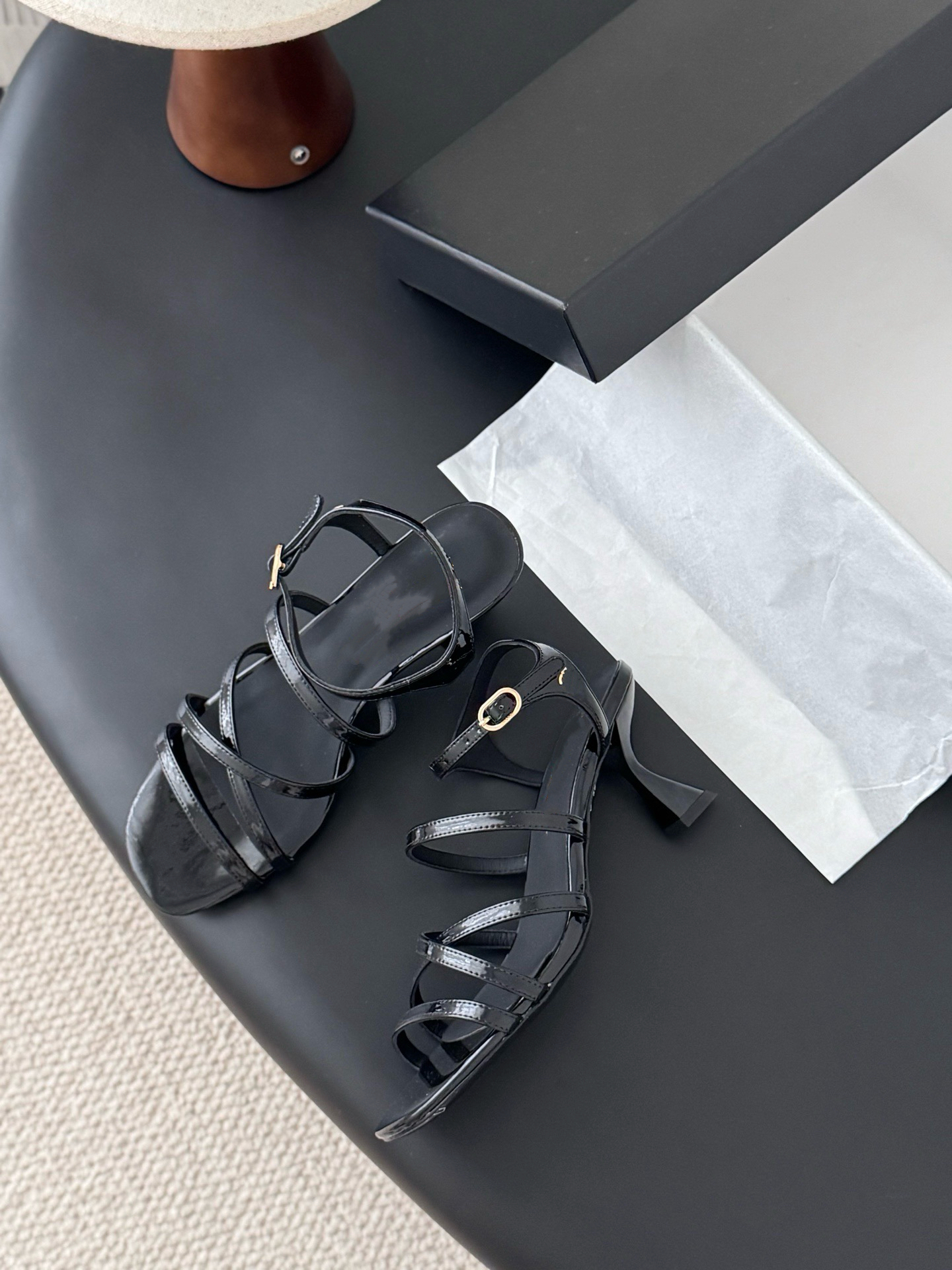 AAAAA ss343 C***l Designer 2025 25p Sandales pour femmes 2025 Nouveau style, style d'été chic pour femmes, chaussures à talons français assorties