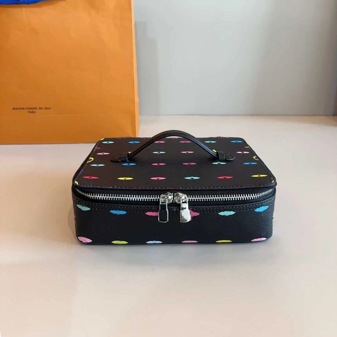 Womens Luxury Designer Makeup Bag Toiletry Bag Jewelry Box Going Out Bag Women Luxury Clutch Bag Wallets Bag Makeup Supplies Bag