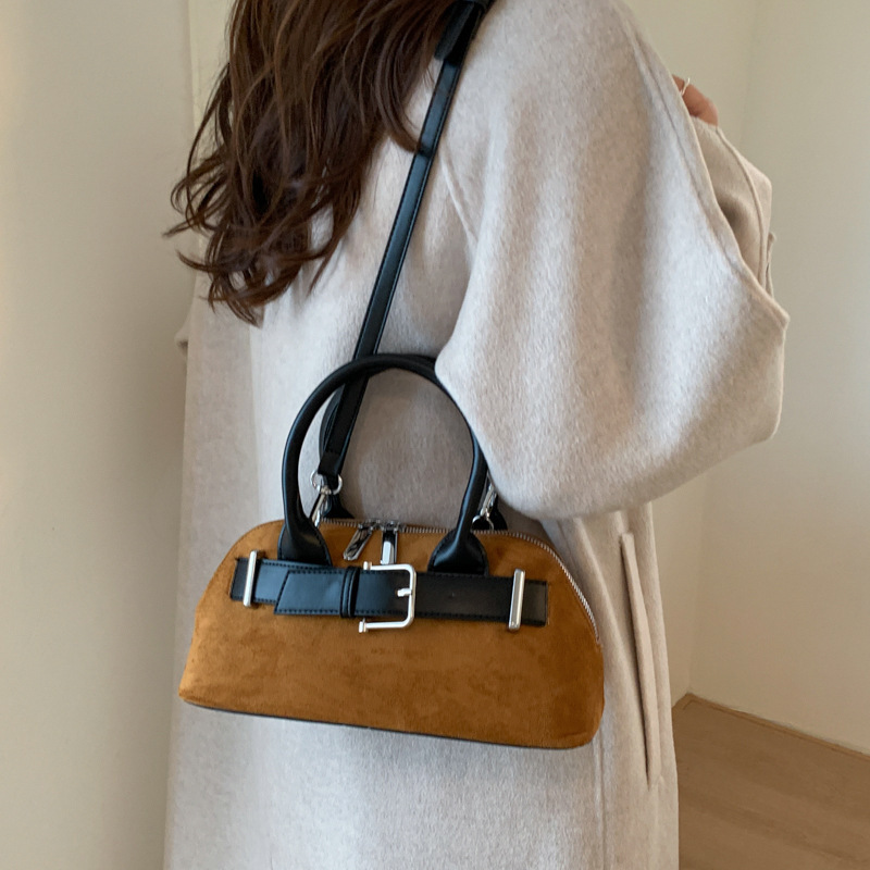 Fashionable women's lightweight and luxurious shoulder crossbody bag fashionable belt buckle handbag highly rated shell bag designer bag