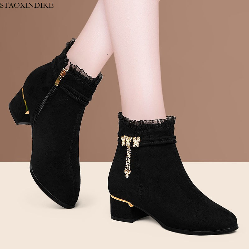 STAOXINDIKE Cross-Border Plus Size Suede Chunky Heel Butterfly Pendant Short Boots French Elegant Pointed Fashion Boots New Fleece-Lined Leather Boo