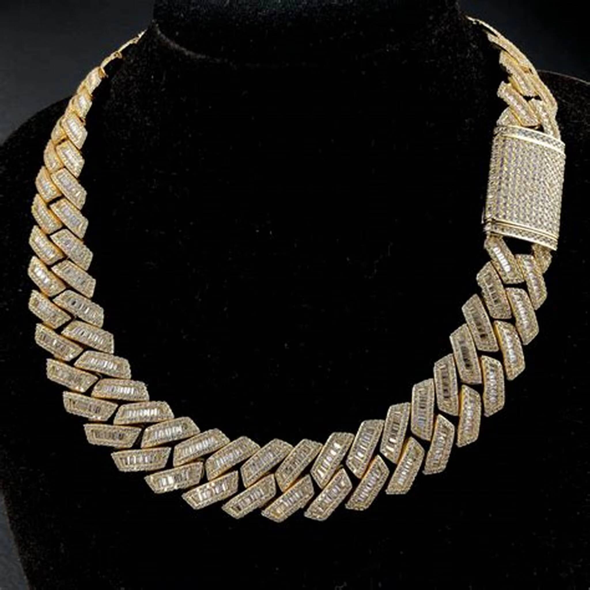 Hip Hop Custom 18mm Miami Cuban Link Chain Iced Out 925 Sterling Silver VVS Moissanite Cuban Link Chain