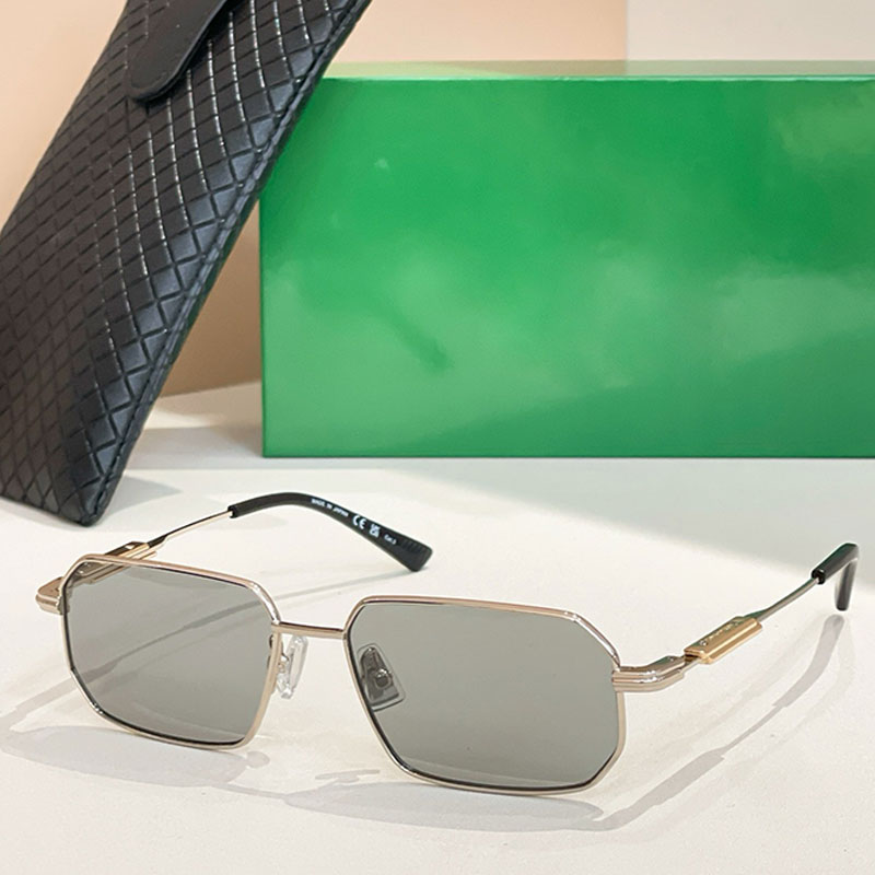 New Metal geometric sunglasses Silver lens polarization protection designers small rectangular frame sunglasses Suitable for men women beach vacatio