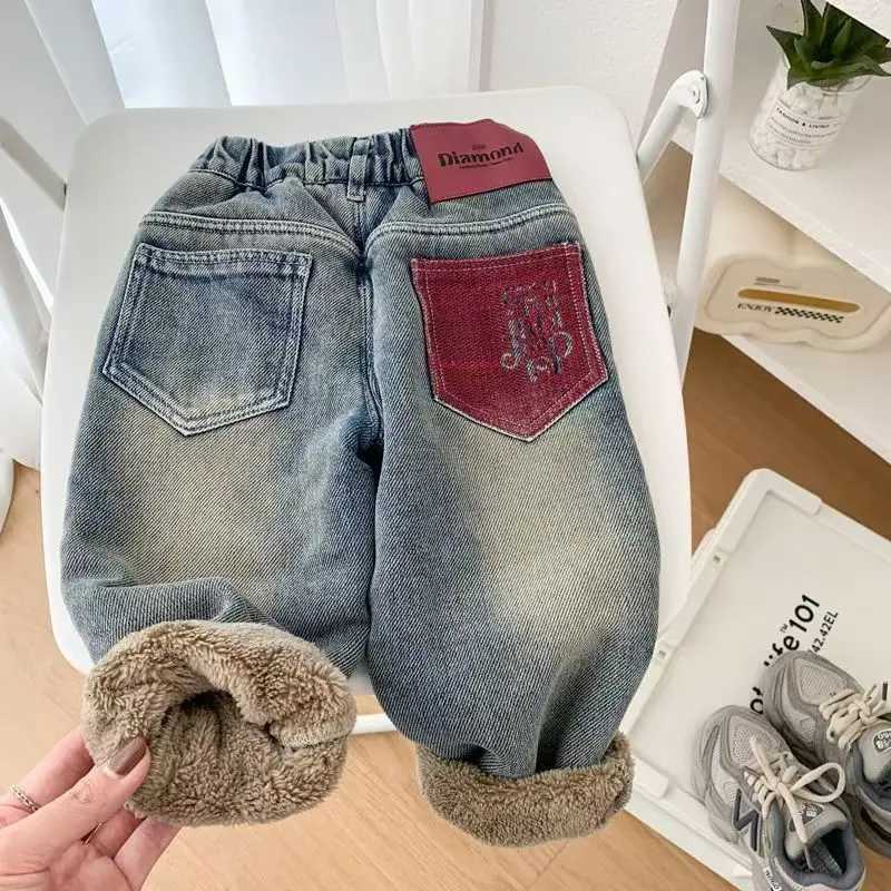 Childrens Velvet Jeans Winter 2025 New Style Boys Loose Thick One piece Lamb Velvet Pants Girls Warm Jeans 2-7 Years OldT251212-image-1088150834