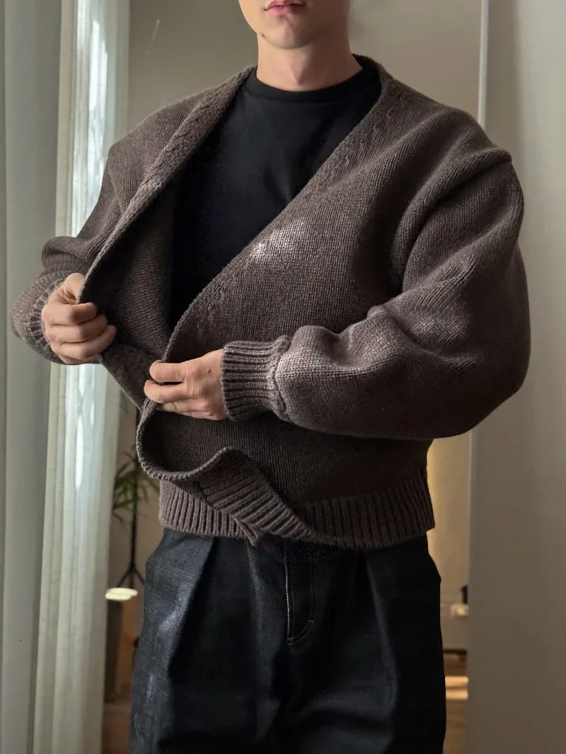 High Street American Retro Brown Knitted Sweater Trendy Casual Streetwear Harajuku Solid Color V-neck Cardigan Men 251211