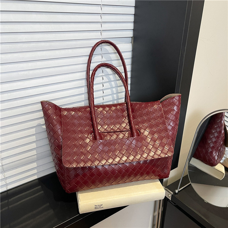 Luxury Brand Designer Bag Large Capacity Bag For Women 2025 New Korean Version Large Capacity Woven Pattern Handbag Vintage Underarm Tote Bag