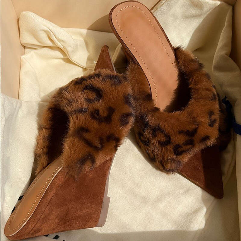 2026 Women's Print Fur Mules Plush Cover Like Pointed Toe Slip On Low Wedge Heel Slippers With Faux Fur, Winter Warm Dressy Casual Leopard Spot
