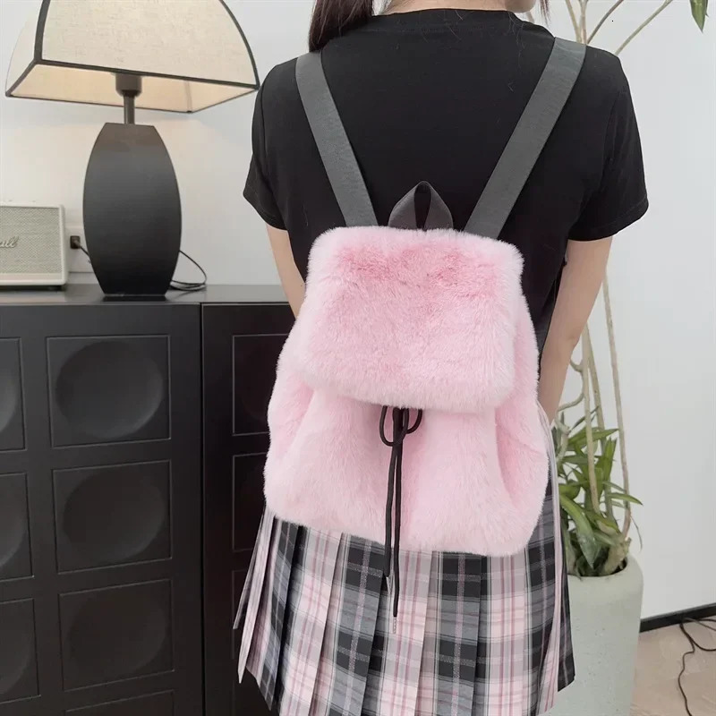 Zaino da donna in pelliccia di colore solido Zaino da donna in peluche di grande capacità di moda Borsa a tracolla doppia femminile Inverno Borse da