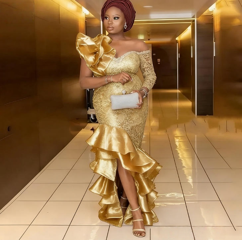 Aso Ebi Gold Lace Prom Dresses Side Slit One Shoulder Long Sleeve Mermaid Evening Gowns Ruffles Beading Special Occasion Dress
