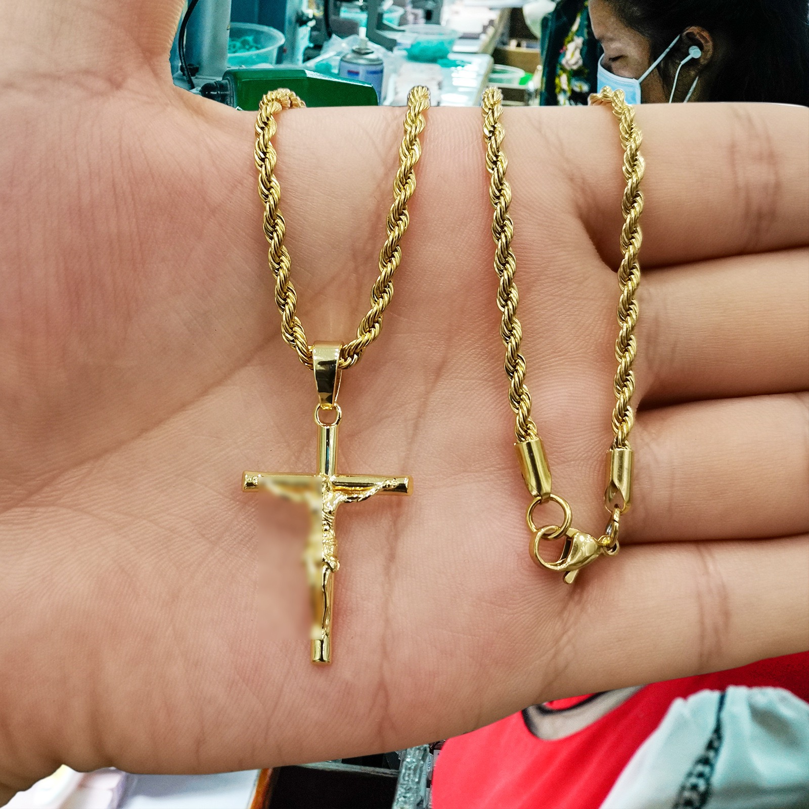 gold necklace jewelry woman designer luxury jewelry Gender Neutral style 18k gold plated unique cross pendant gold stainless steel jewelry jewelry n
