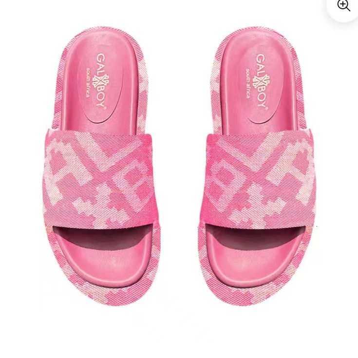 2024 new South Africa womens slippers womens cool slippers French style ultra light sponge and height increasing outdoor wear T251206
