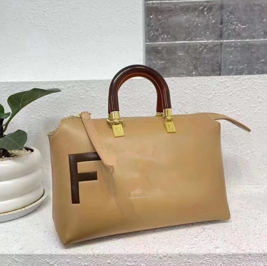 Hot Genuine Leather designer bag Womens Bag Shoulder Bags Crossbody Bag Gold Chain totes bag Handbags tote bag wallets inside compartments backpack