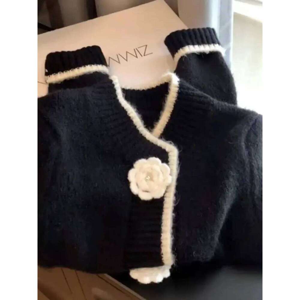 Designer Clothes Retro Round Neck Black Sweater Clothing Autumn Winter Korean Style Sweet Commuter Slim Short Knitted Cardigan Women Tops Hot Sellin