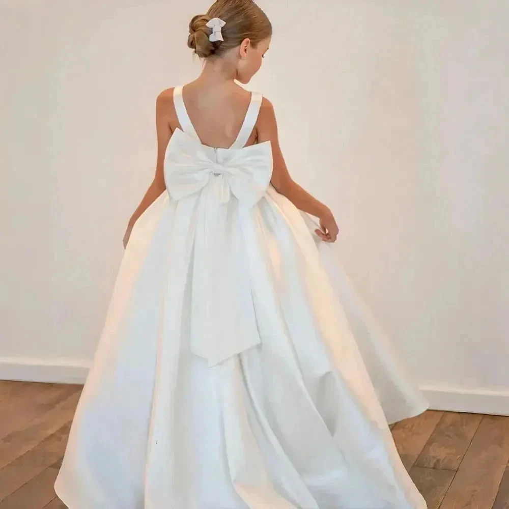 Abiti da festa di nozze in raso per bambini Abiti semplici da ragazza di fiori con fiocco Abito lungo da compleanno Lunghezza pavimento Abito da pri