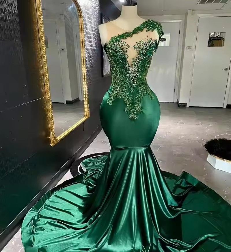 Elegant Dark Green Satin Mermaid Prom Dresses 2026 Black Girl Sheer Neck Beaded Birthday Evening Party Gowns Customized D15