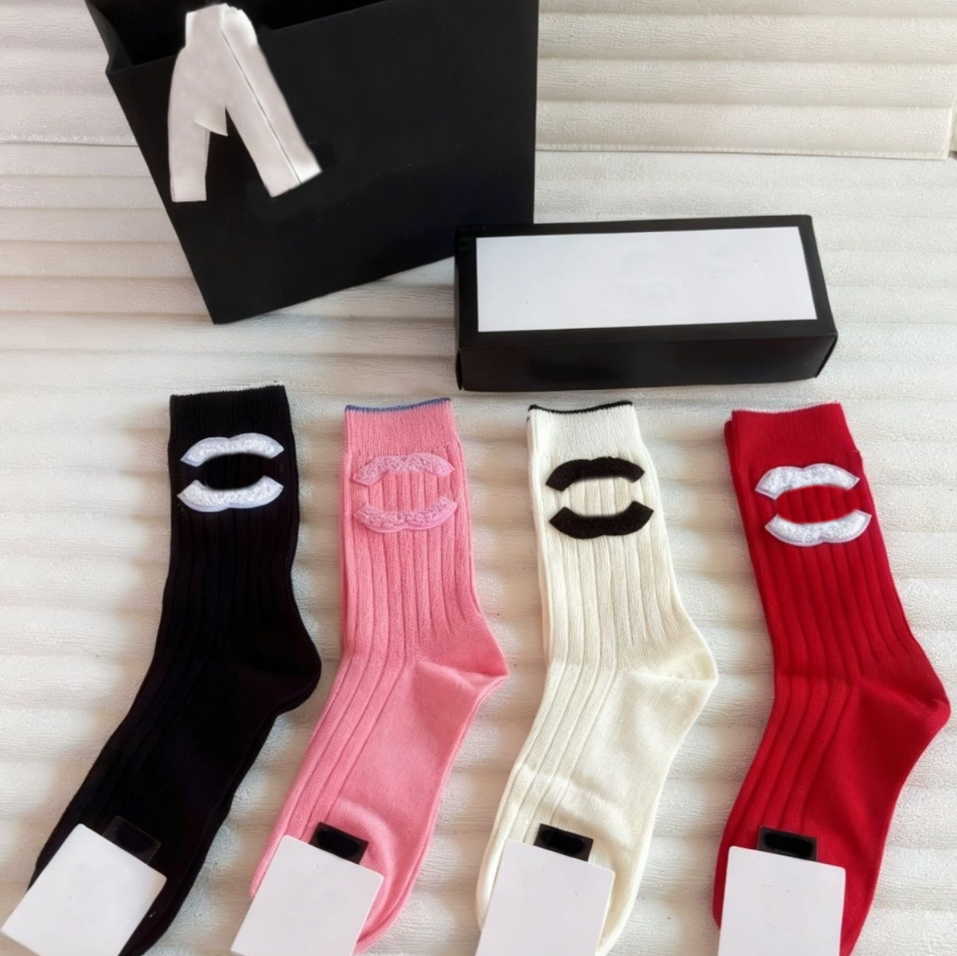 Designers Socks Luxury Womens Sock Breathable Socks Letters Classic Casual Fashion Stocking Cotton Outdoor Woman Warm Socks Autumn Winter Socks