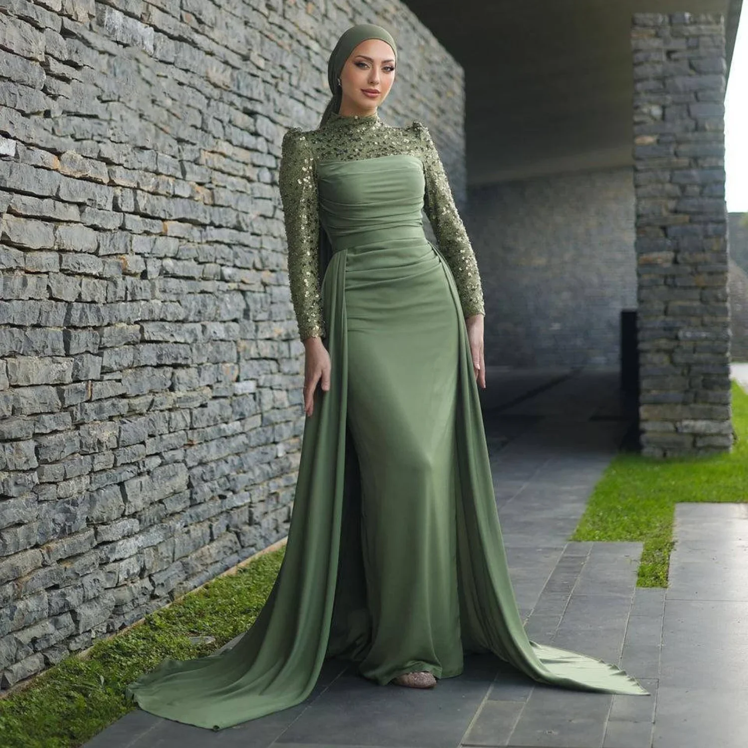 Elegant Muslim Evening Dresses Sequins Lace Appliques Olive Green Satin Formal Dress Beaded Modest Arabic Dubai Prom Gown