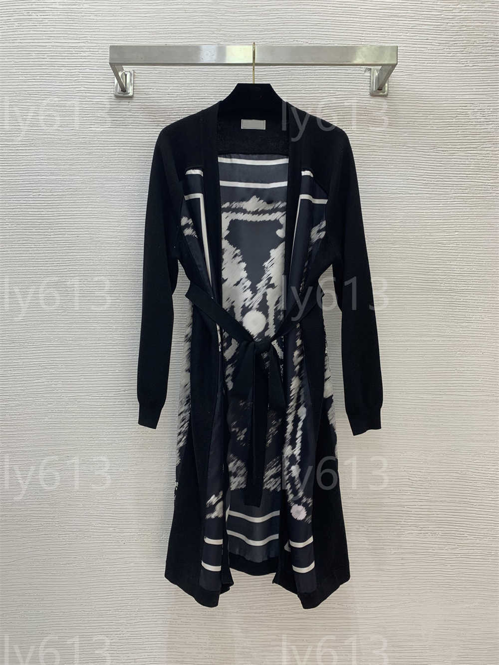 Cardigan en soie de luxe Robe de créateur pour femmes Imprimé floral Robes de mode midi avec ceinture Patte sans bouton Cardigans à col châle Rob