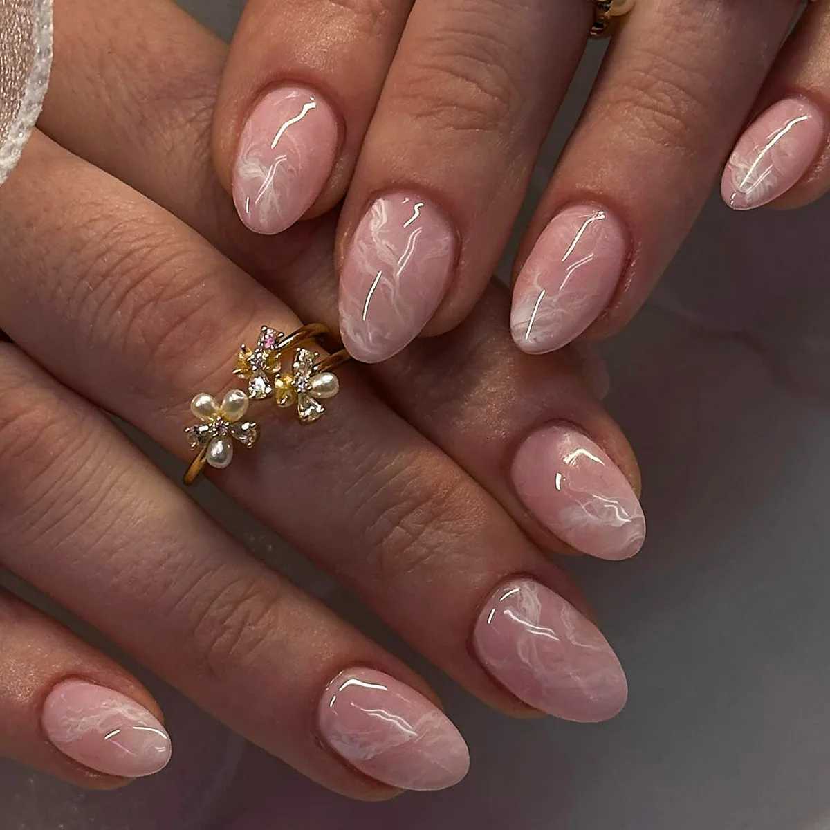 24Pcs Short Round Head Press on False Nails with White Sumdge Design Fake Nail for Woman Reusable Finished Full Cover Nails TipsT251215-image-1088420072