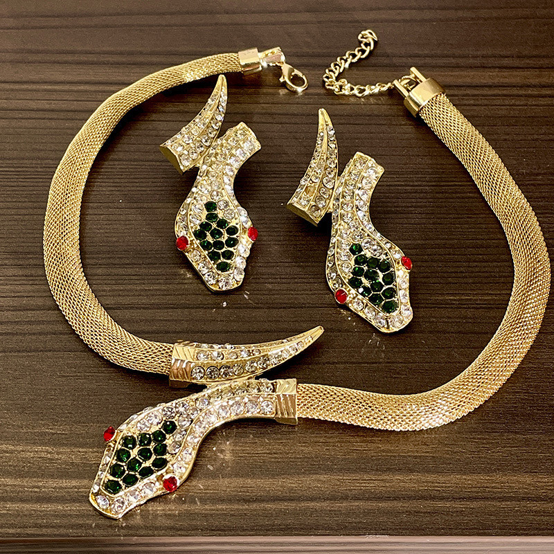 Designer Necklace Luxurious Jewelry Vintage Heavy Craftsmanship Elegant Snake Shaped Collar Moissanite Inlaid Earrings Ring Fashionable Collarbone C
