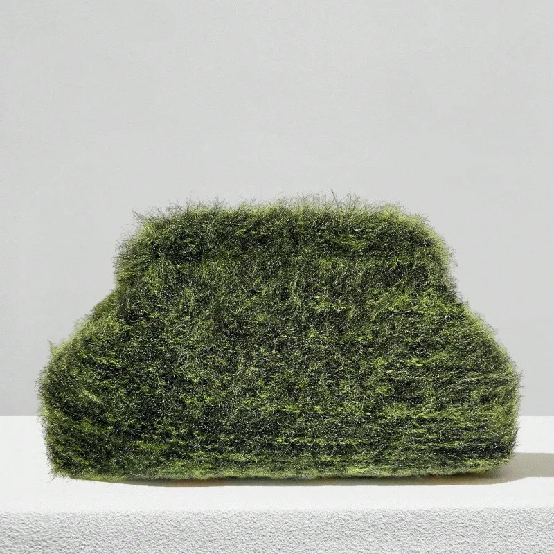 Trendy Furry Fluffy Soft Plush Clutch Bag for Women High Quality Handbag Casual Versatile Shopper Purse 251113