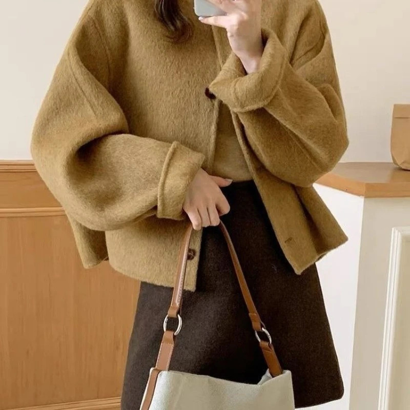 Autumn and Winter Fashion Womens Elegant Cashmere Coat Short Style Single Breasted Long Sleeved Woolen Warm Coat 251213
