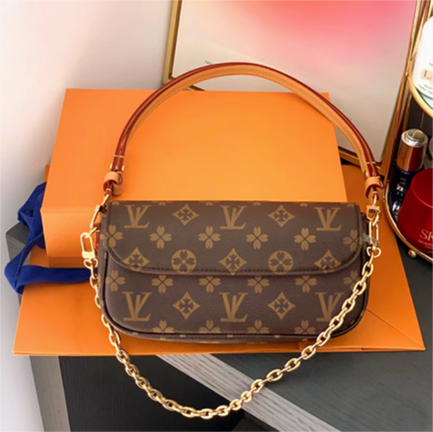 designer bag Luxury Bag tote bag Genuine Leather Chain for Color Print Exquisite Underarm Versatile Crescenttote bag A4