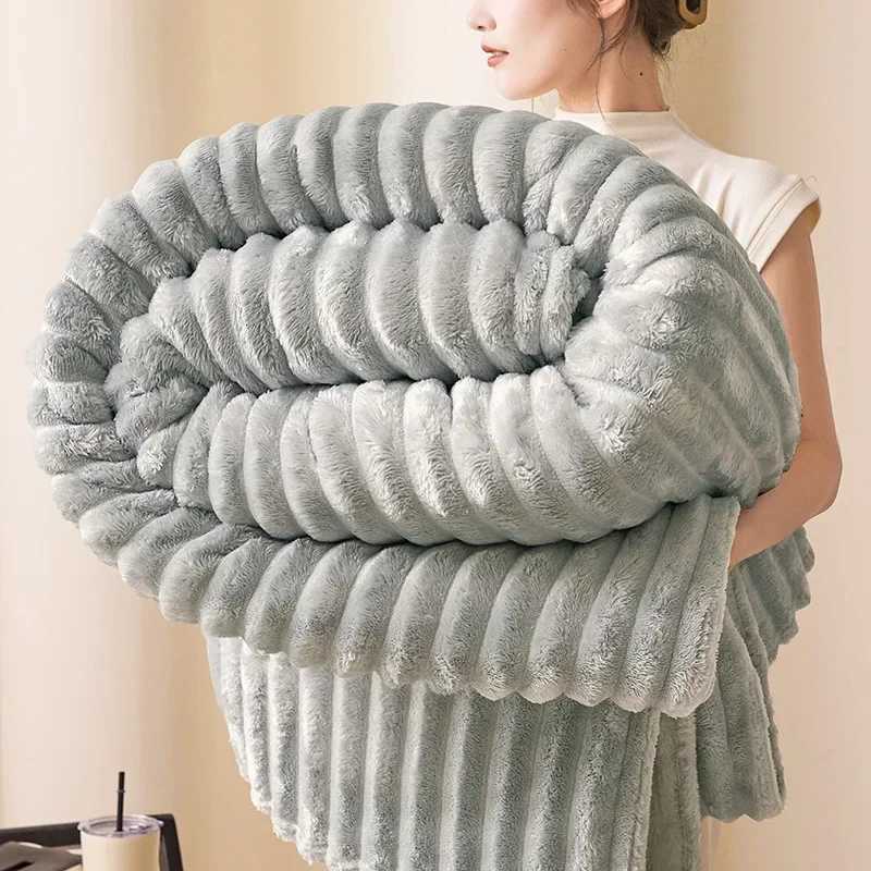Solid Color Luxurious Faux Rabbit Fur Throw Blanket Soft Warm Winter Blanket with Heat Retention Blanket for Office Home Travel H251216-image-1088601990