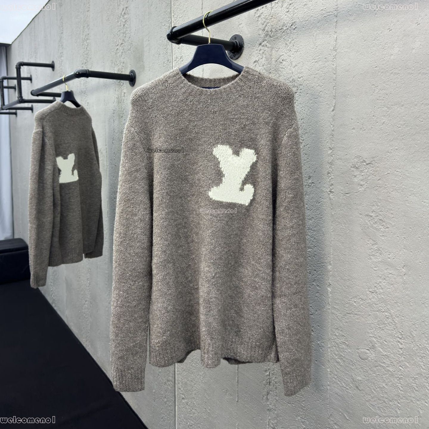 lvs sweater designer high quality High Quality mens womens Round Neck Pullover Fashionable And Versatile Long Sleeved Party Knit 2025 new luxury aaa