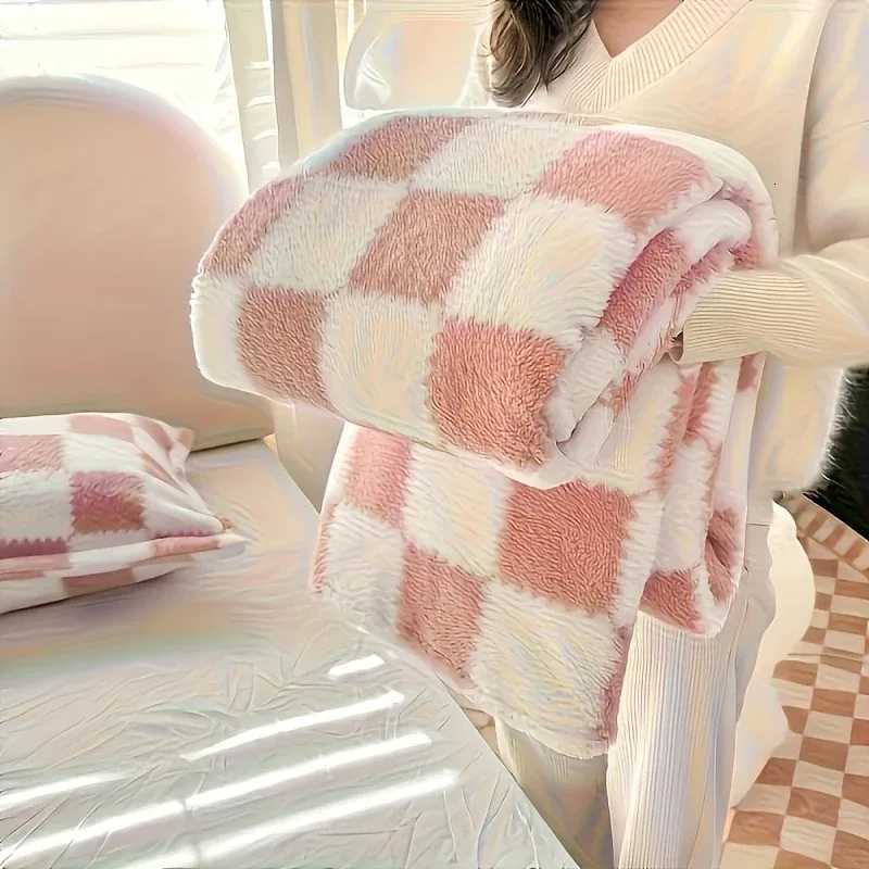 Cozy Plush Throw Blanket - Comfortable Imitation Rabbit Hair Reversible Blanket Thermal Fleece Blanket Nap Blanket H251216-image-1088602141