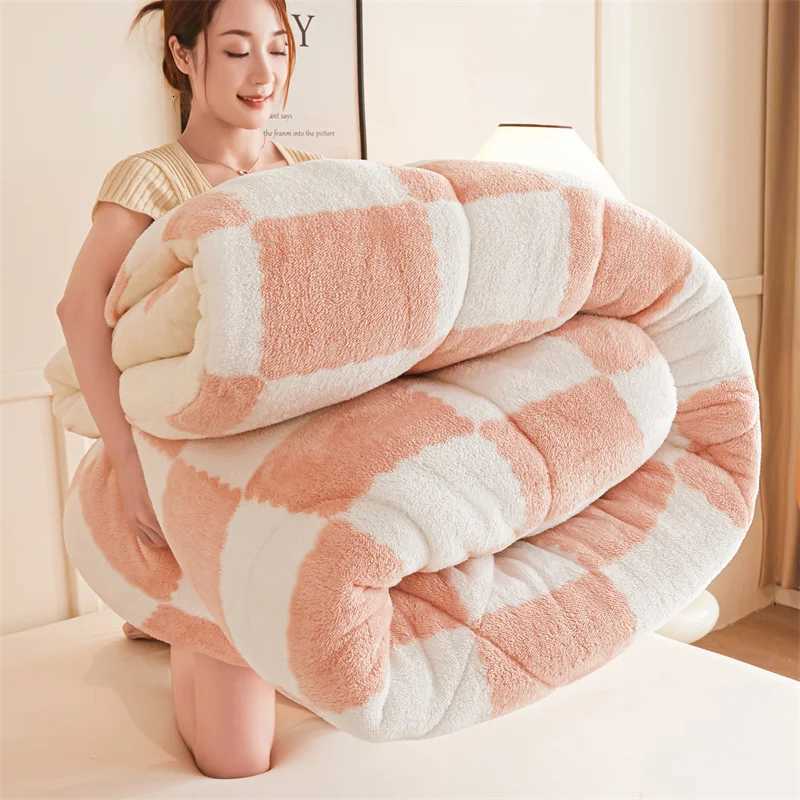 Checkerboard Thickened Coral Fleece Winter Blanket Double Sided Plush Warm Quilts for Bed Super Soft Queen Size Winter Comforter H251216-image-1088600624
