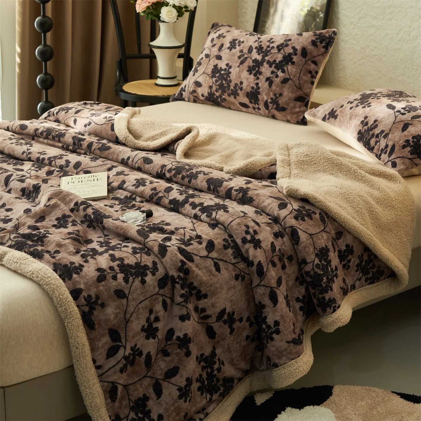 Thickened Blanket Sofa Blanket Nap Blanket Retro Style Autumn and Winter Dormitory Blanket Simple Fashion Warm Blanket H251216-image-1088602451