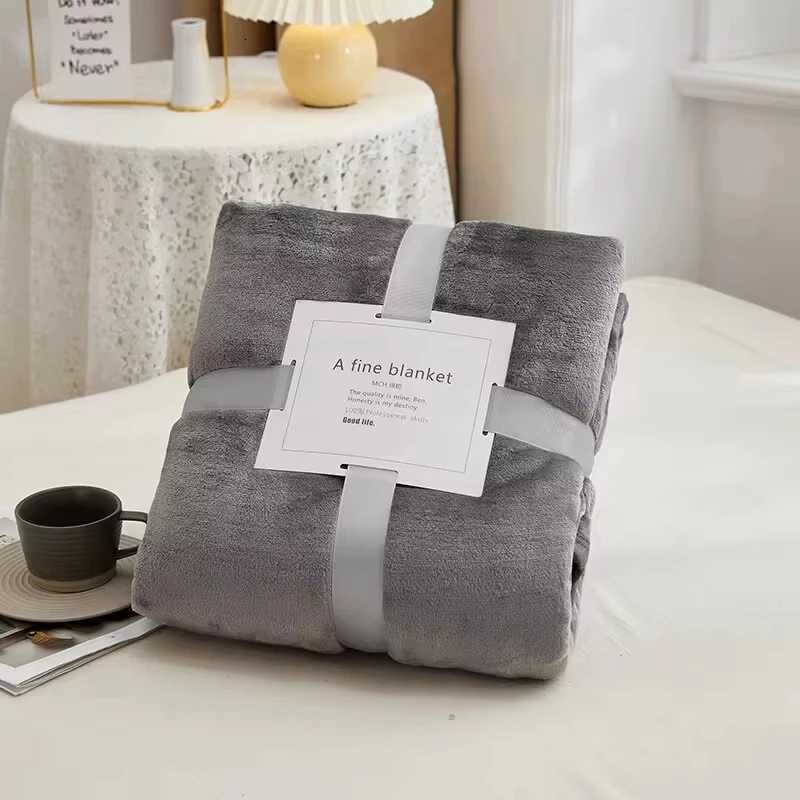Solid Grey Flannel Blanket - Soft Warm Throw for Adult Children Bed Sofa H251216-image-1088602095
