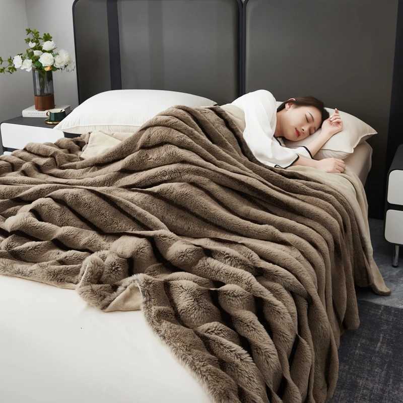 Tuscan Faux Fur Autumn Winter Warmth Blanket High Quality Thick Keep Warm Sofa Blankets for Throw High-end Soft Fluffy Comforter H251216-image-1088601098