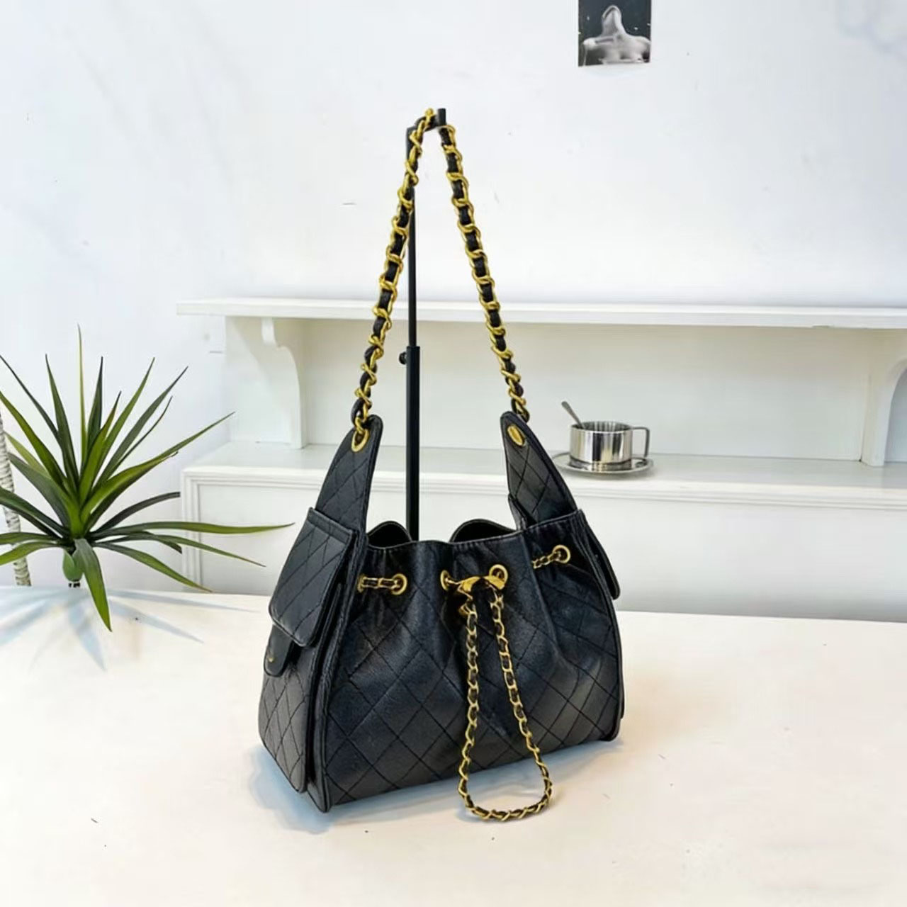 Le nouveau sac hobo du designer comprend un sac seau à chaîne, un sac sous les bras à cordon, un sac à bandoulière à une épaule 694556
