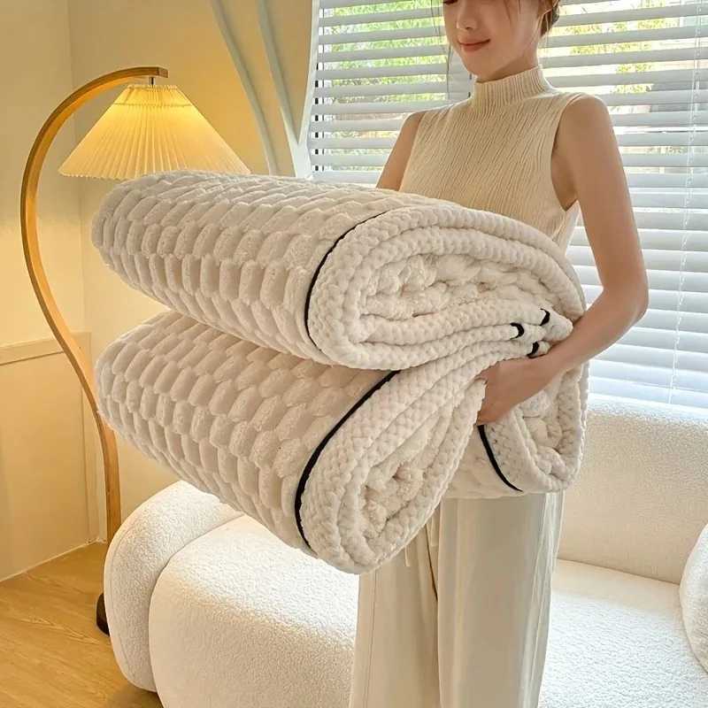 Solid Colour Blanket for Bed - Cozy Warm Fuzzy Blankets for Women Plush Large Fleece Throws for Girls Office Blanket H251216-image-1088602324
