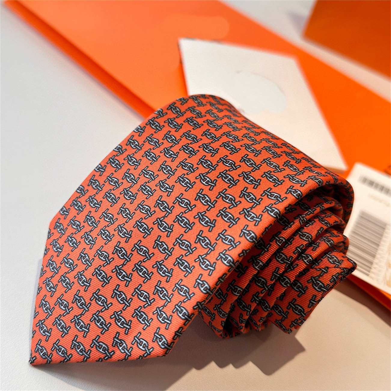 2026 Designer Ties new men's ties fashionable ties 100% ties, silk ties black and blue adult jacquard, party wedding, business ties 668