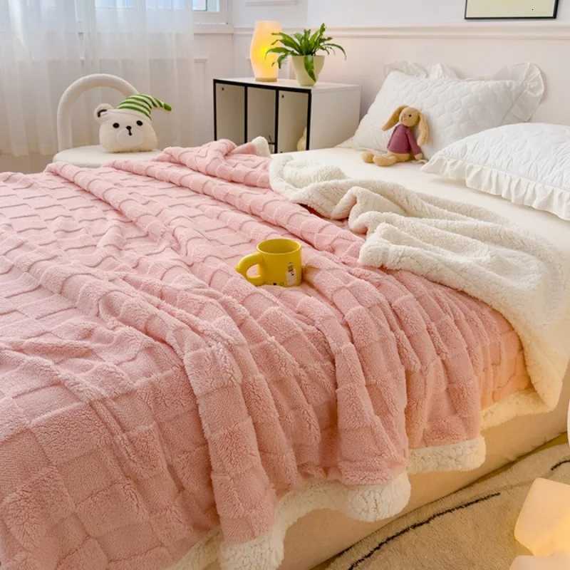 Warm Lamb Velvet Flannel Cover Blanket for Office Air Conditioning and Nap Throw Soft Woolen Blanket for Bedding Sofa H251216-image-1088602333